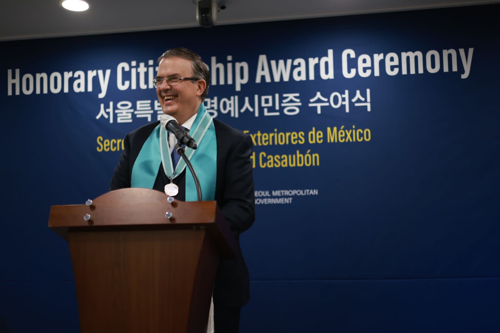 Nombran a Ebrard Ciudadano Honorario de Seúl