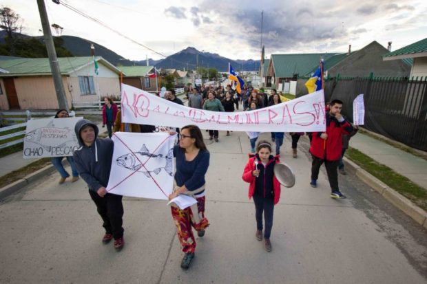 SMA revoca permisos a salmonera noruega Nova Austral por graves daños ambientales en el parque nacional Alberto de Agostini