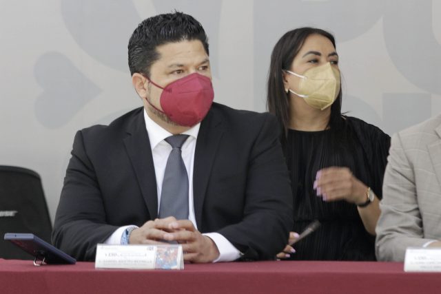 Biestro sugiere expulsar a militantes de Morena involucrados en pelea durante evento