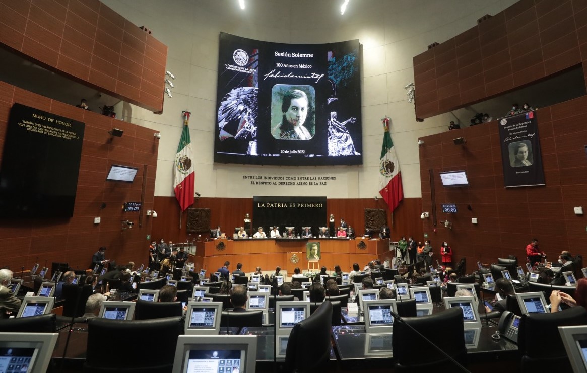 Senado honra a Mistral, maestra y poeta chilena al servicio de México