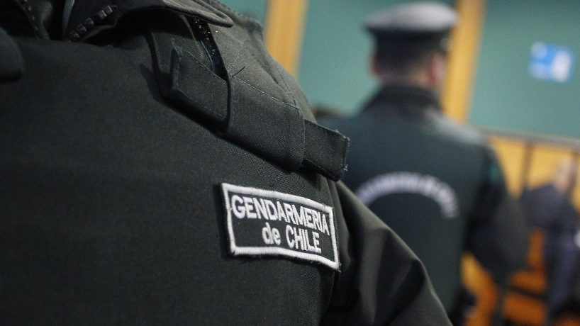 Gendarmes podrían ser condenados a 3 años cárcel por desnudar, amenazar y golpear a reo en Punta Arenas