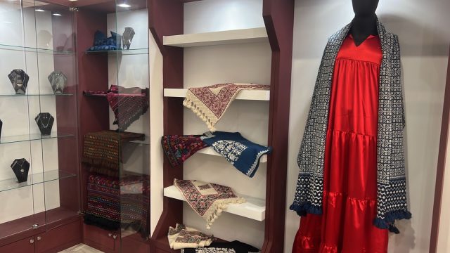 ¿Puebla en Colombia?, exposición presenta bordados de Hueyapan