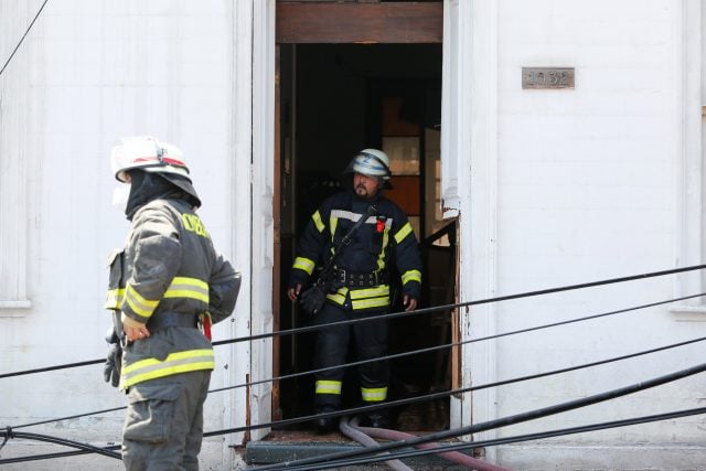 Robo e incendio afectaron a oficina de diario Resumen en Concepción: Siniestro habría sido provocado por terceros