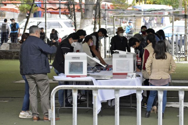 Afines a Barbosa despuntan en elección para Consejo Estatal de Morena
