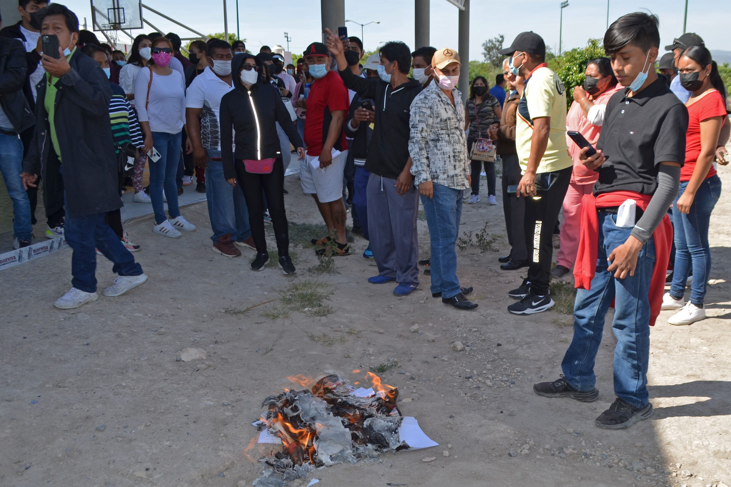 ¡Alerta Tehuacán! queman urna en elecciones de Morena