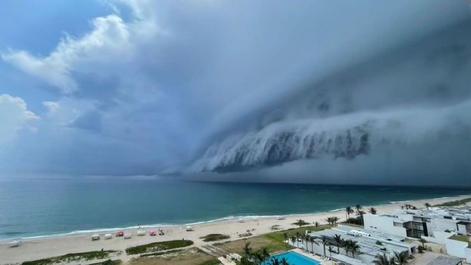 «Nube cinturón» inquieta a turistas en Playa Miramar