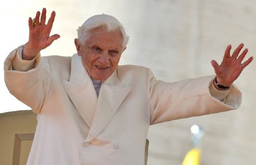 Muerte de Benedicto XVI, ¡mentira!; periodista italiano, el autor