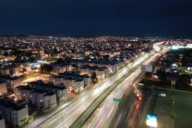 Estrena luminarias el Periférico Ecológico; gobernador confirma ampliación al norte