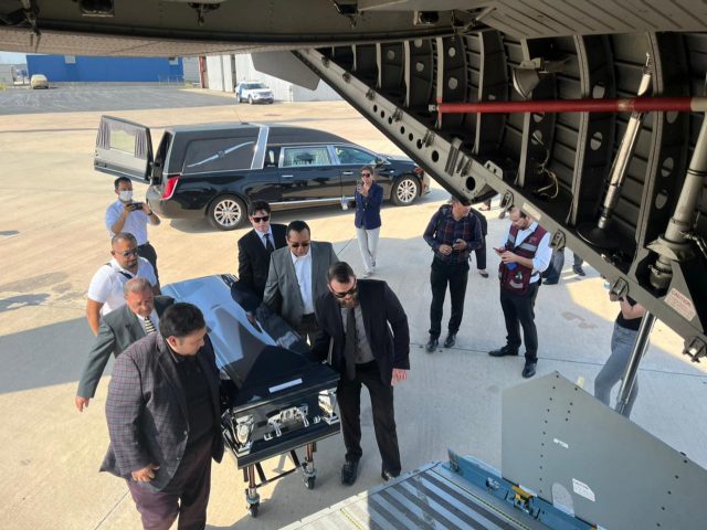 Arriban a México, restos de personas halladas en tráiler abandonado en Texas