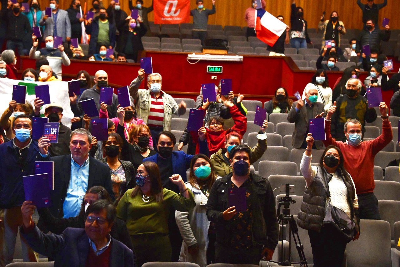 Más de 200 ejemplares de la propuesta de Nueva Constitución fueron entregados en acto ciudadano organizado por ex convencionales de Arica y del pueblo aymara