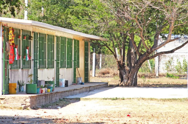 Barbosa lamenta caso de niño otomí quemado en telesecundaria de Querétaro