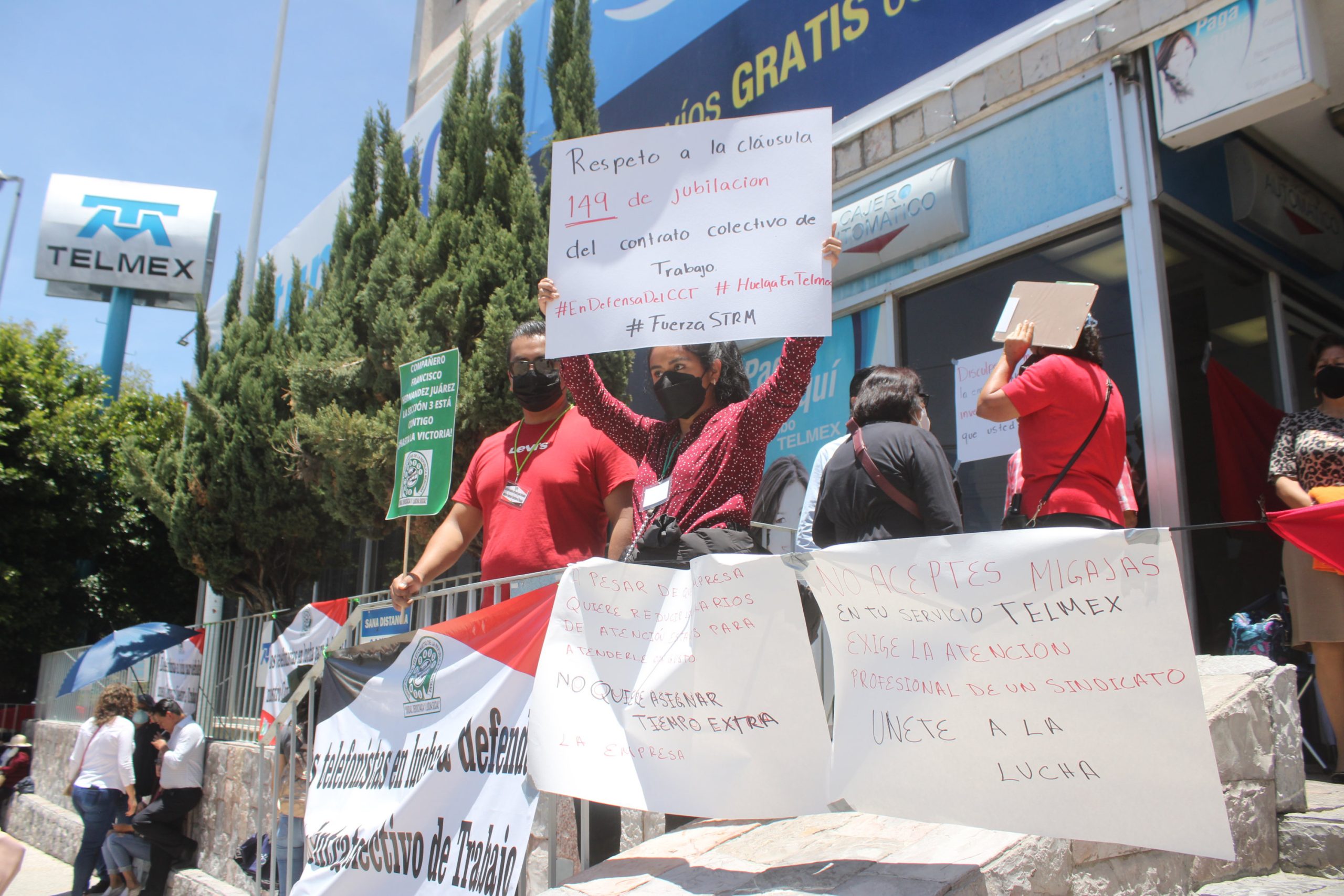 Poblanos hacen historia en huelga Telmex; demandan plazas y aumento salarial