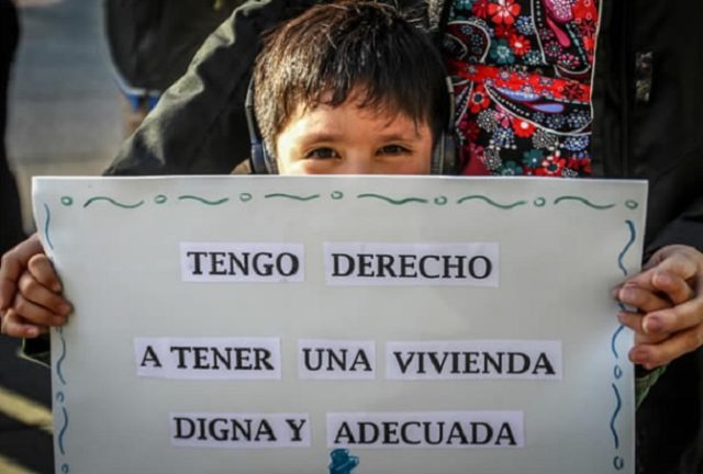 El derecho a la vivienda digna y adecuada en la nueva Constitución frente a la campaña de mentiras sobre propiedad y Estado