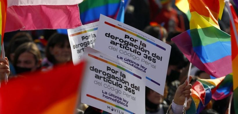 Se deroga la última ley homofóbica del Código Penal: la edad de consentimiento sexual ya es la misma en parejas homosexuales y heterosexuales