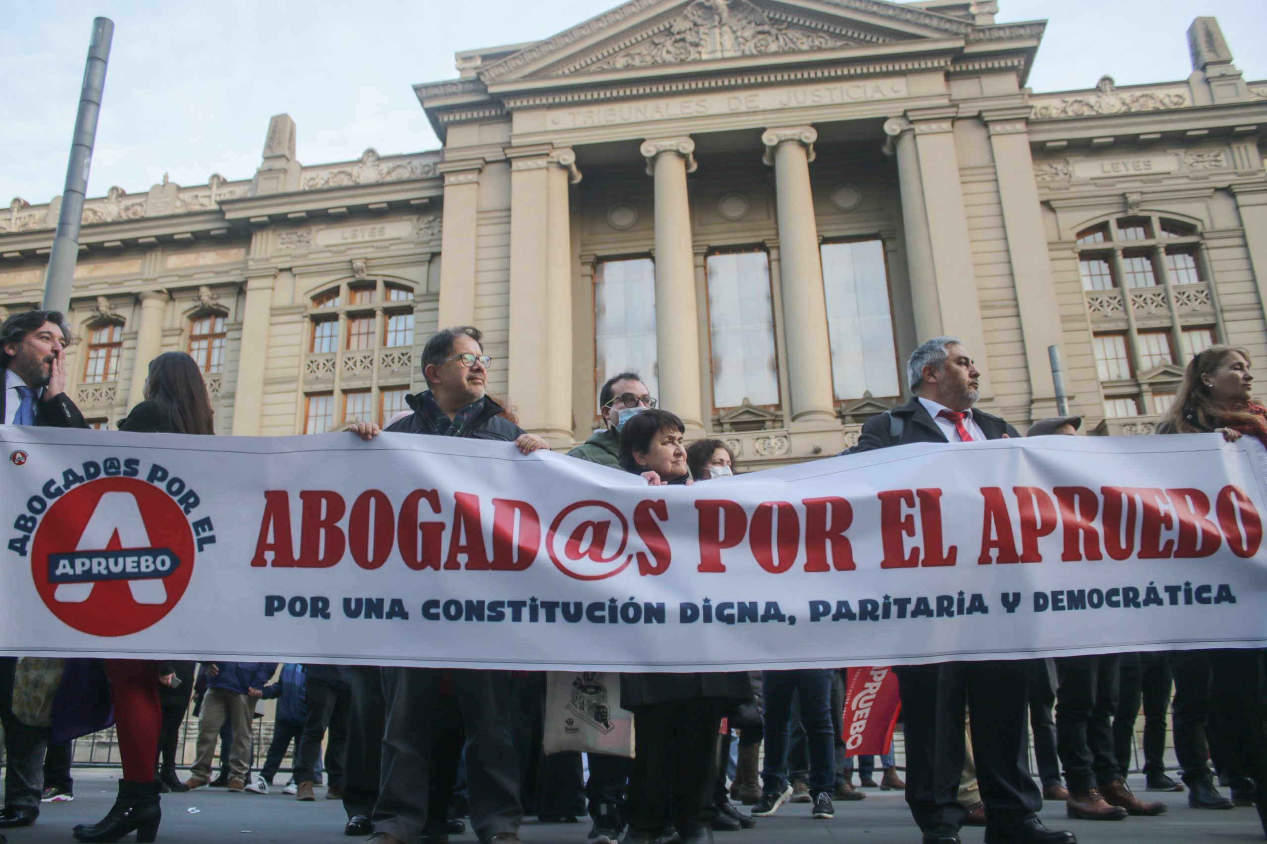 «Abogados por el Apruebo» invitan a votar sin miedo por una nueva Constitución