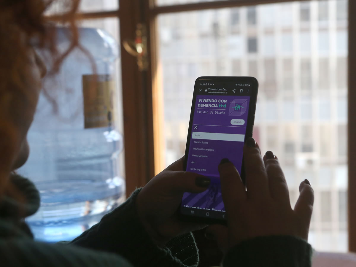 Investigadora chilena lanza app gratuita para adaptar viviendas a personas que viven con demencia