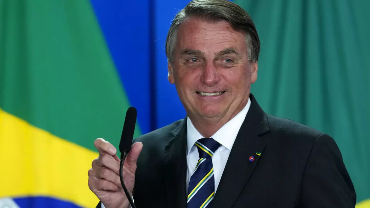 Revelan que casi la mitad de las propiedades de Bolsonaro y su familia se compró con efectivo