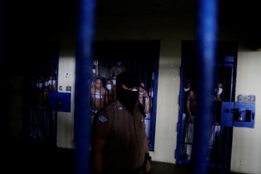 Defensores de derechos humanos visitan cárceles en El Salvador