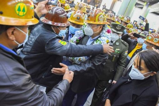 Mineros de Bolivia respaldan al presidente Arce y repudian a la oposición