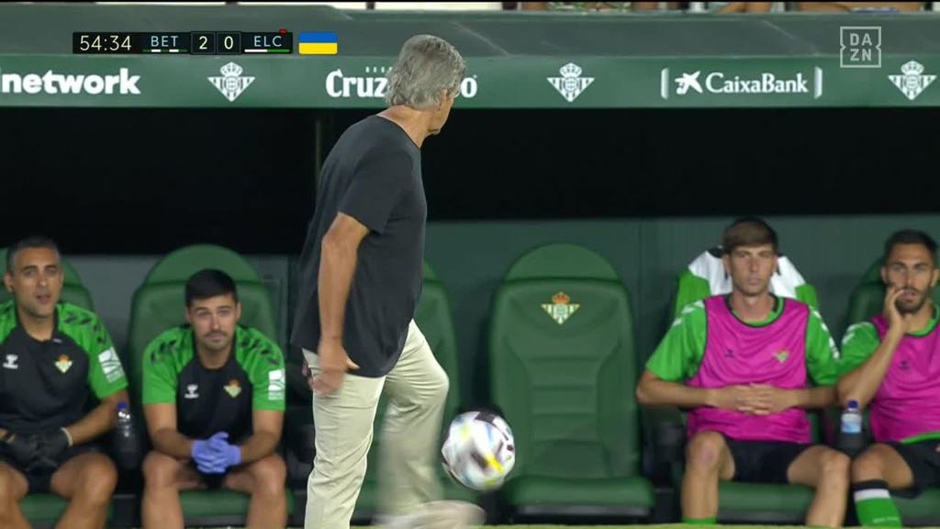 (Video) Manuel Pellegrini demuestra control espectacular del balón y pone en pie a toda la afición del Betis