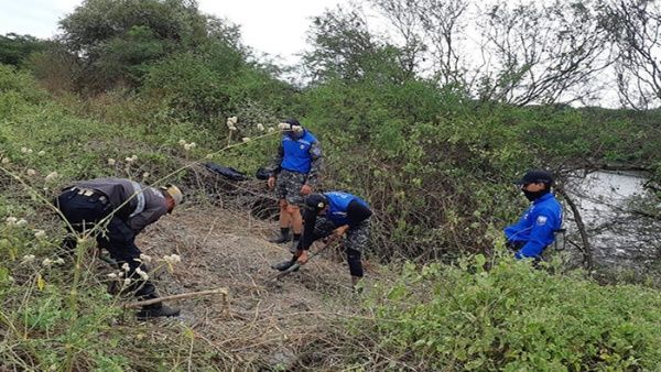 Hallan fosa común con restos de seis personas en Ecuador