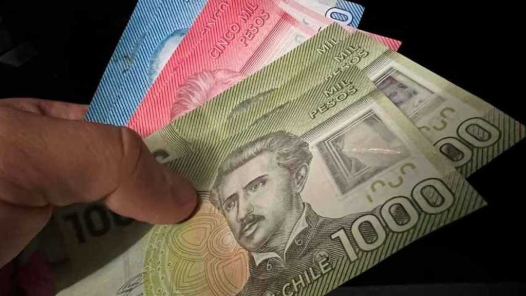 Estudio de Fundación Sol reveló que 50% de los trabajadores ganan menos de $458.000: «En Chile se registra un considerable atraso salarial»