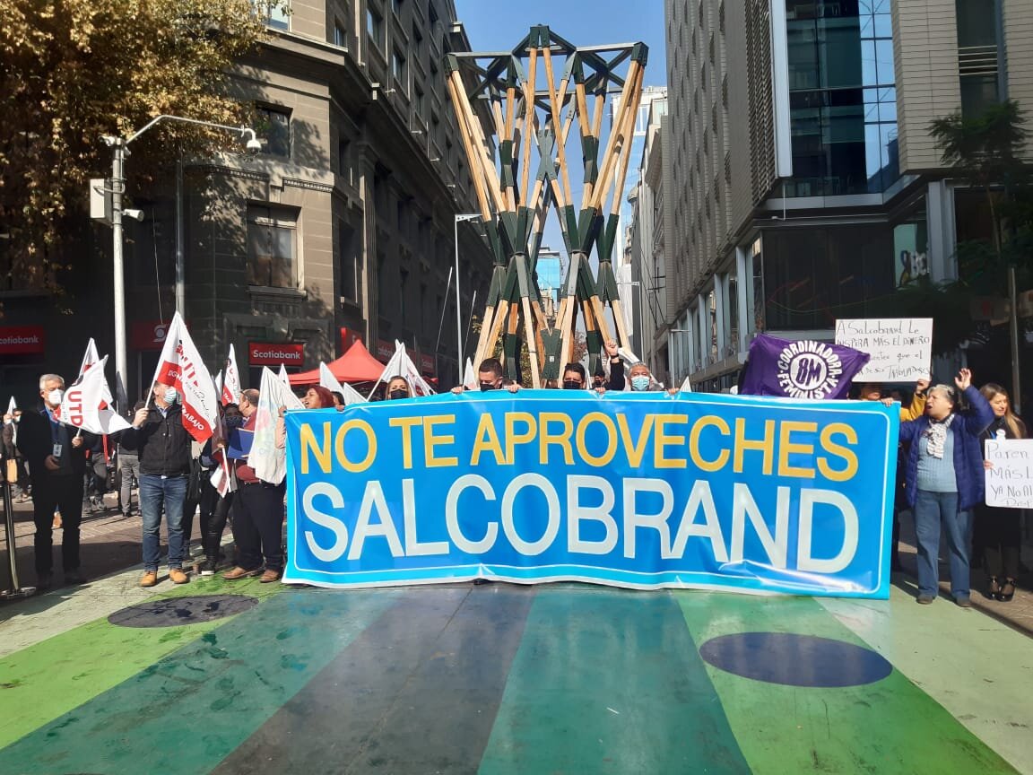Trabajadores de Salcobrand denuncian amedrentamiento por parte de la empresa para que firmen contratos abusivos