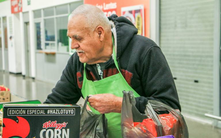 «Cerillitos» el oficio que salva la economía de adultos mayores