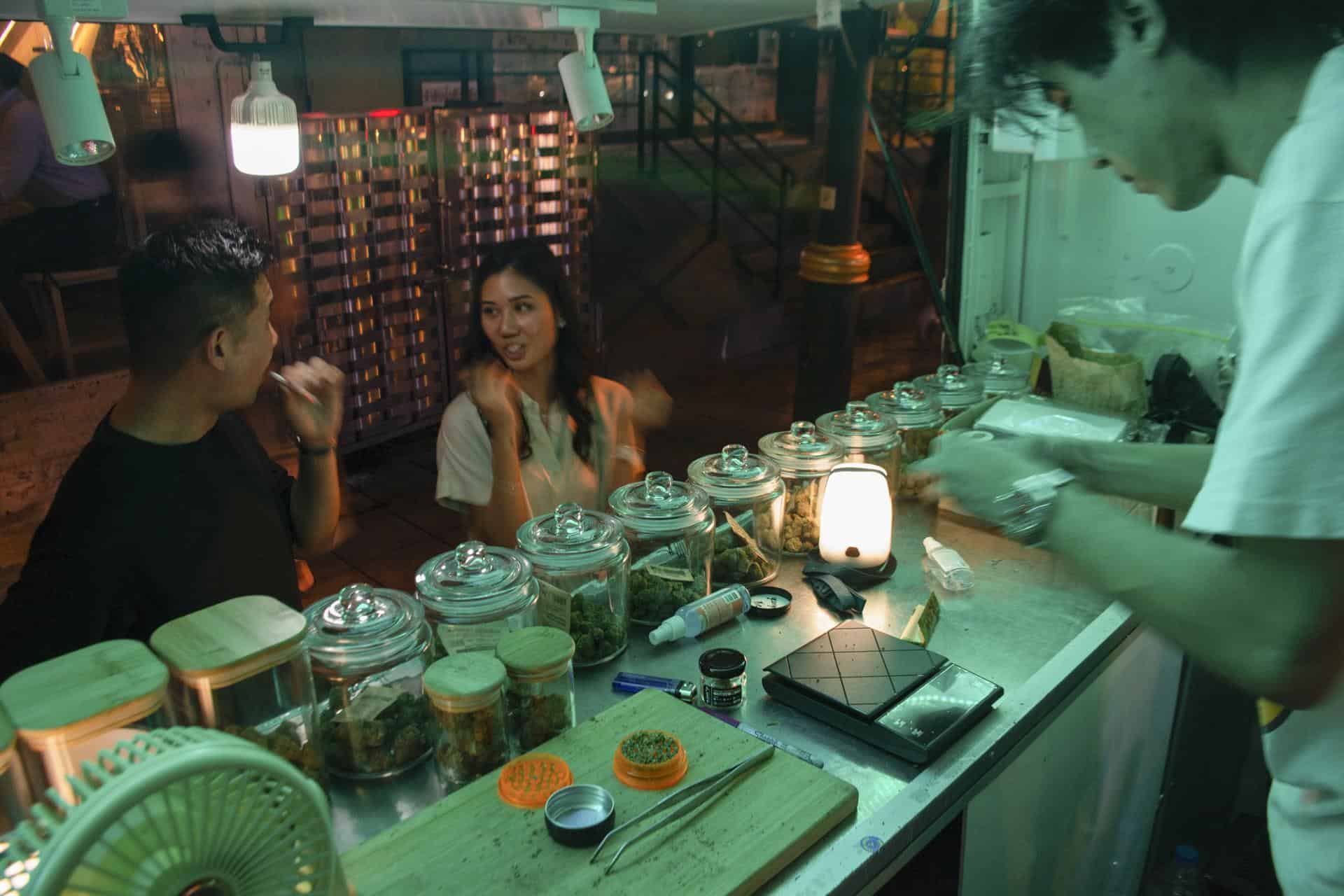 «Carritos de marihuana exprés» se ponen de moda en Bangkok
