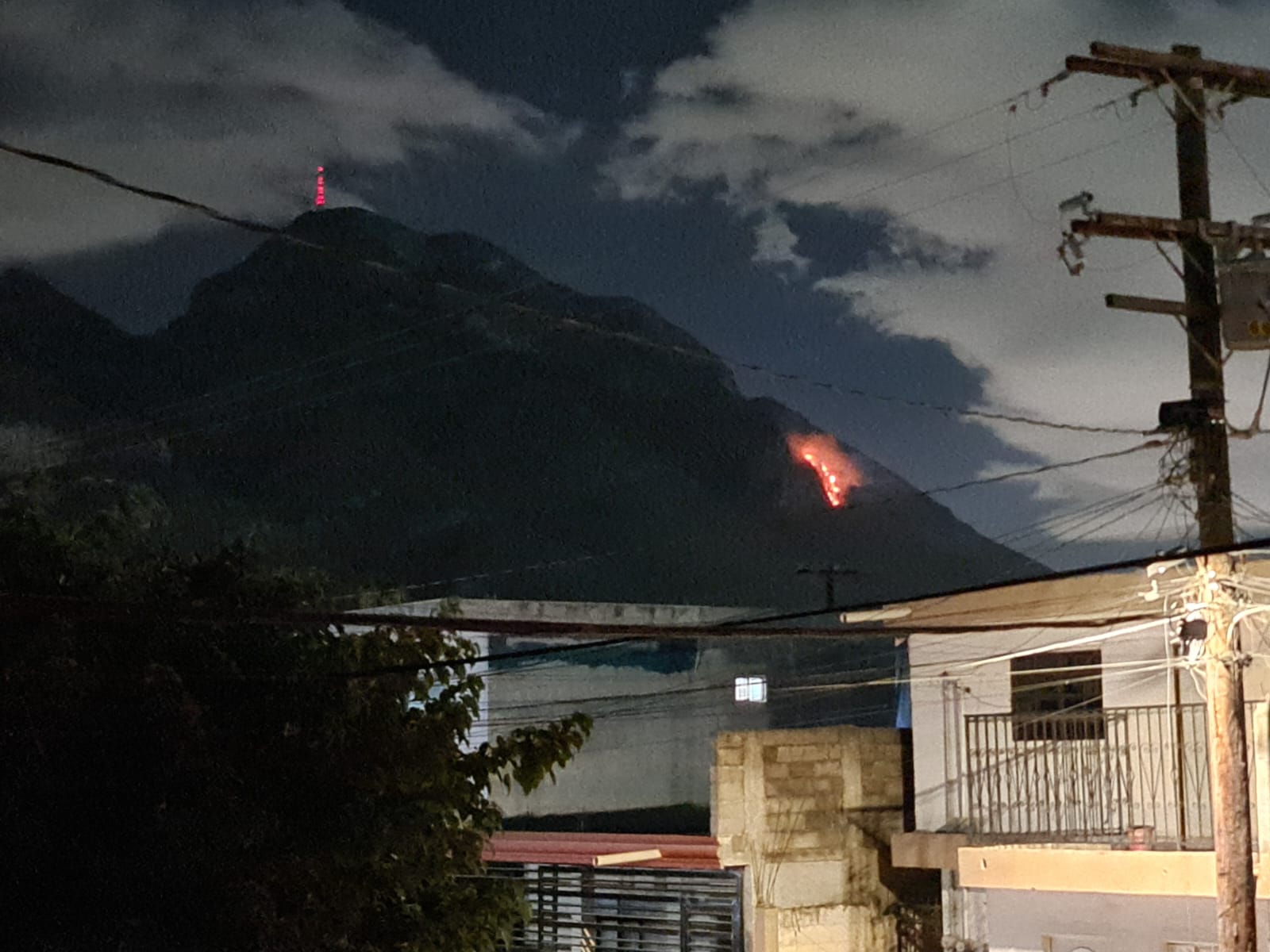 Podría haber sido provocado incendio en Cerro de la Silla