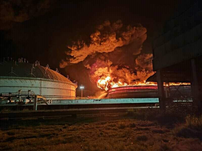 Autoridades cubanas continúan sofocando fuego en zona industrial de Matanzas