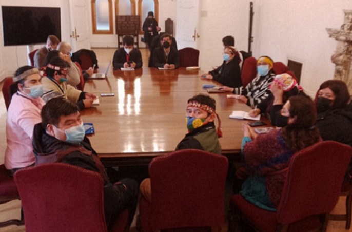 Delegación mapuche williche solicitó en La Moneda al presidente Boric: Respeto y cumplimiento de la ley de borde costero de los pueblos originarios