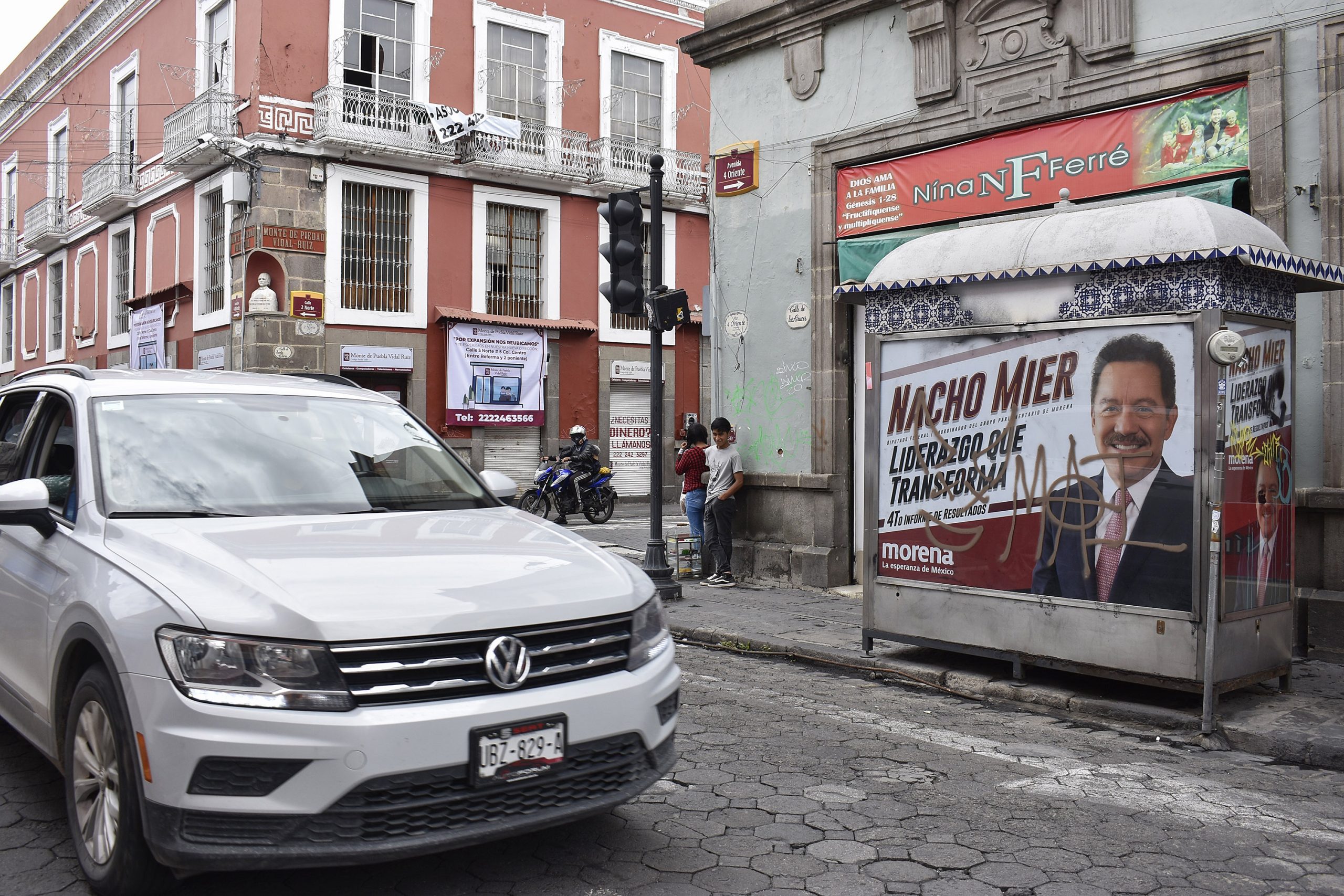 Retiran anuncios de Ignacio Mier por violar reglamento municipal