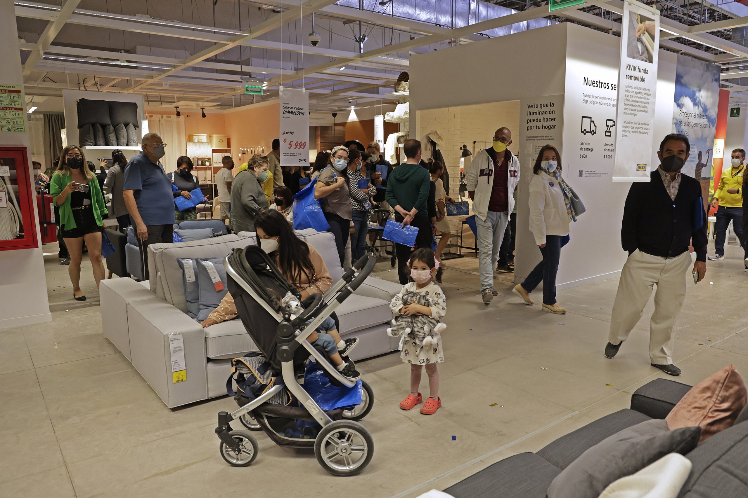 Embajador de Suecia abre primera tienda Ikea en Puebla