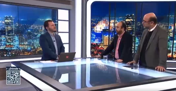 Fernando Atria encara y desmiente en vivo a Fuad Chahín: «Toda esta explicación que ha dado es enteramente imaginaria, no tiene que ver con la nueva Constitución»