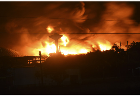 Se expande incendio en Matanzas Cuba por colapso de segundo tanque