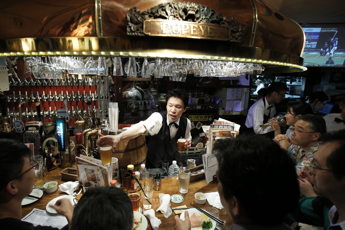 Japón lanza campaña para animar a los jóvenes a beber más alcohol