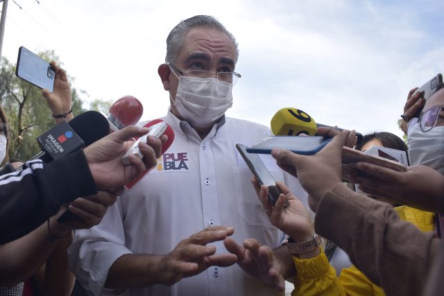 Alerta secretario de salud en Puebla llamadas fraudulentas a su nombre