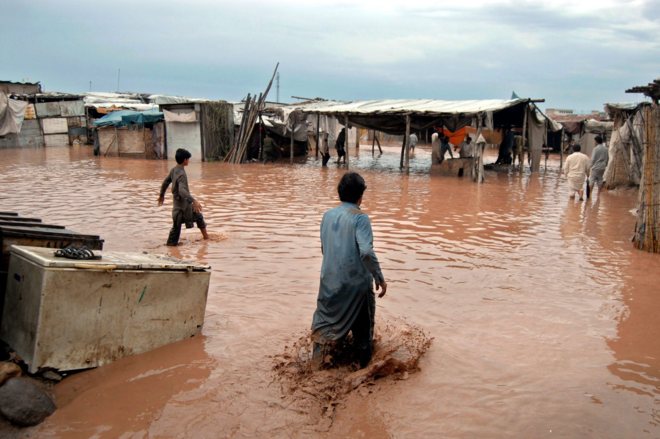 Lluvias monzónicas dejan cientos de niños muertos en Pakistán