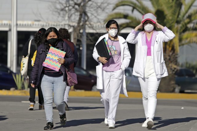 Extorsionadores ofrecen plazas a egresados de educación superior