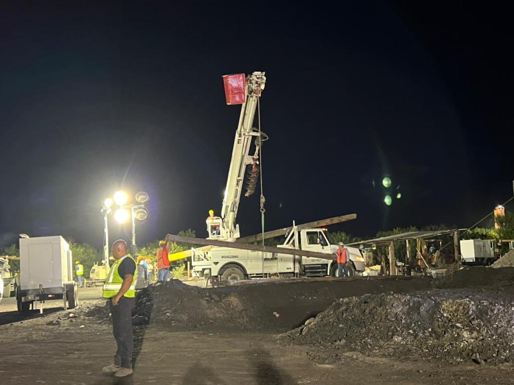 Mantienen esperanza de rescatar con vida a 10 mineros en Coahuila