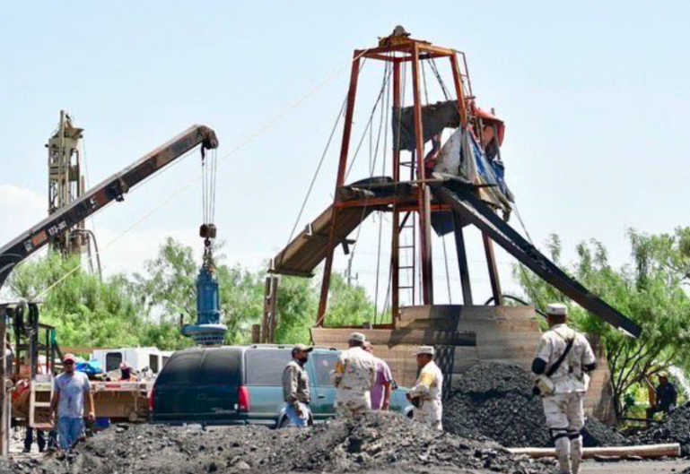 Continúa rescate de mineros en Coahuila; agua sube 20 metros
