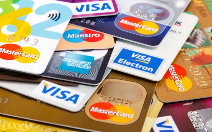 ¡Alerta usuarios de crédito!: Sernac advierte que pueden pagar hasta $400 mil al año por mantención de tarjetas