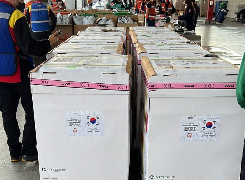 Llegan a México 288 mil vacunas anticovid donadas por Corea del Sur