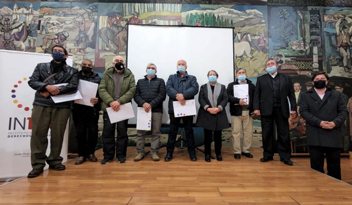 Diez víctimas de prisión política y tortura de la dictadura en el Maule reciben carpeta Valech