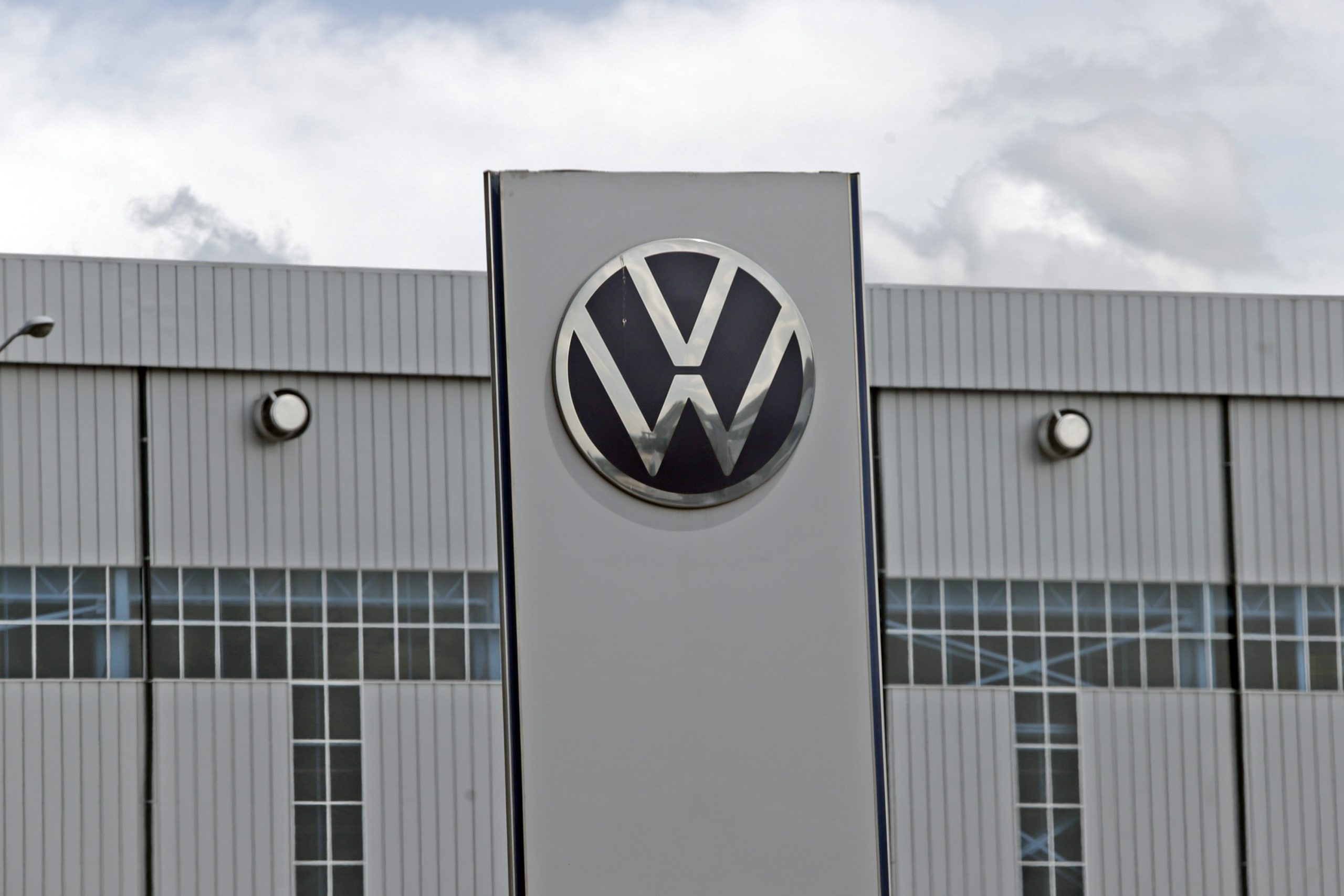 Alistan votación sobre aumento salarial en la planta de VW