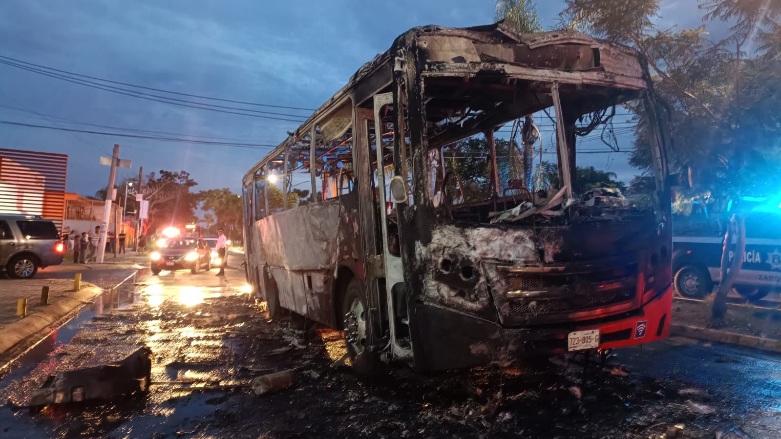 Incendian vehículos en Zapopan tras enfrentamiento