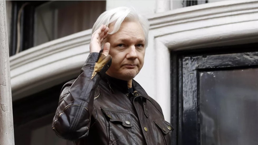 Abogado de Assange, Carlos Poveda: La Justicia ecuatoriana intenta archivar la denuncia de espionaje
