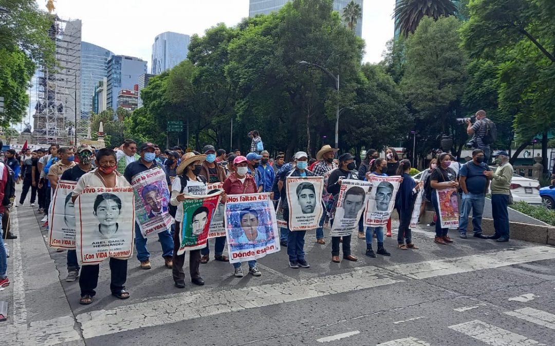 Marcharán padres, normalistas y organizaciones por 8º año de Ayotzinapa