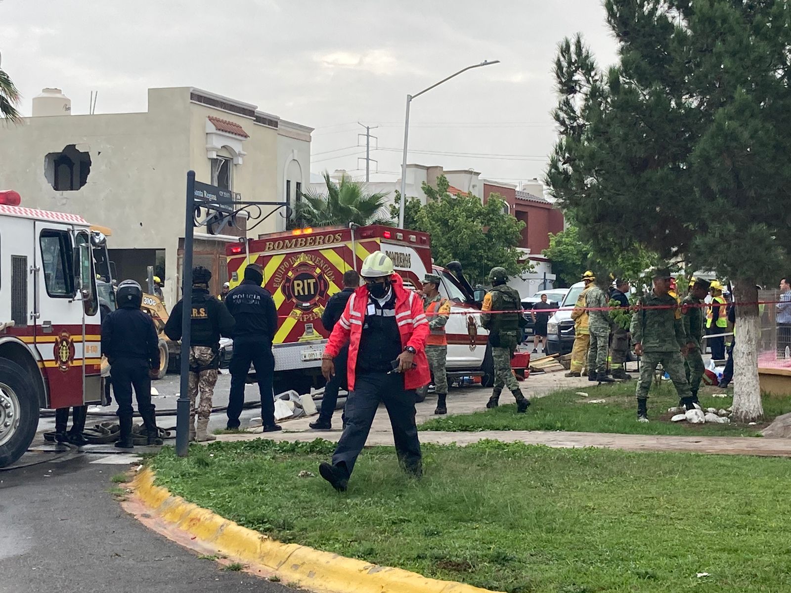 Mueren dos personas por explosión de casa en Saltillo